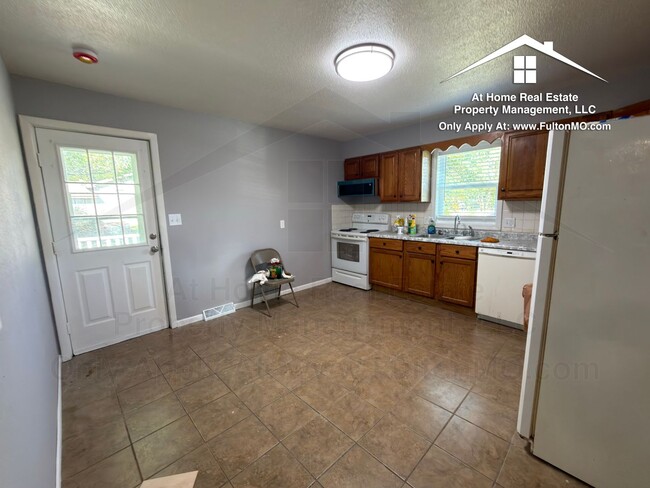 Building Photo - 607 Crestwood Dr