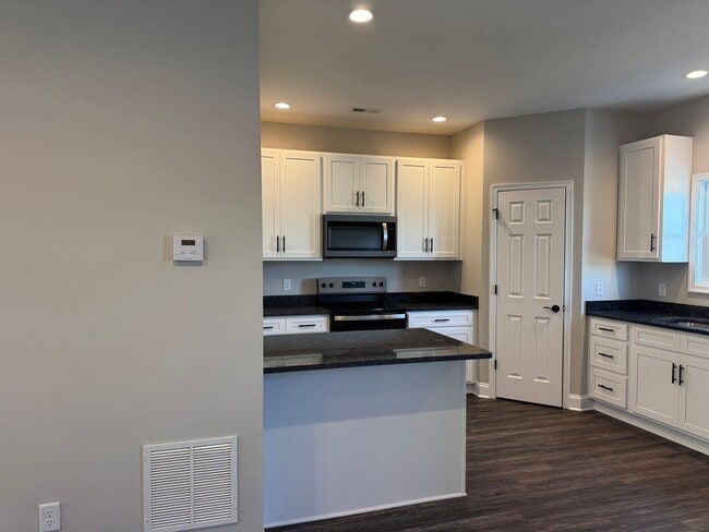 Building Photo - Brand New 3BR Townhouse