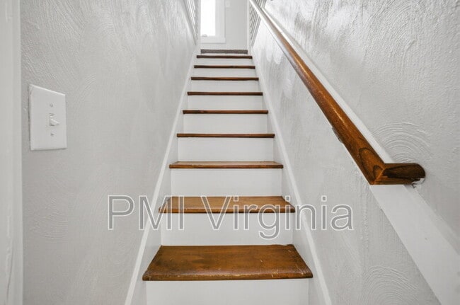 Building Photo - 1906 Montclair Ave