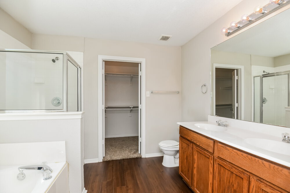 Building Photo - 425 NE Murphy Rd