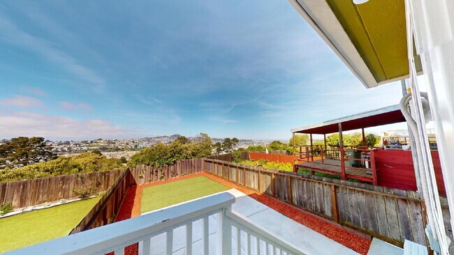 Building Photo - "Charming 3-Bed Oasis on Frankfort St: Spacious 2-Bath Retreat in Daly City!"