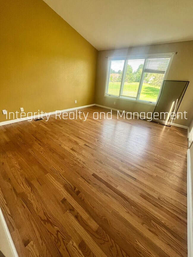 Building Photo - 6598 Pinewood Dr