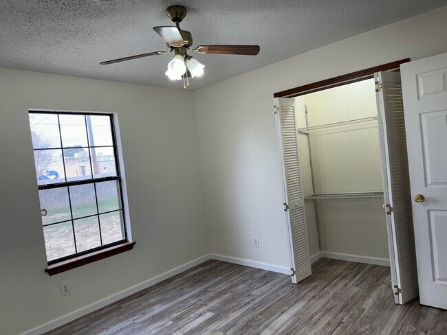 Building Photo - 2614 Palomar Pl