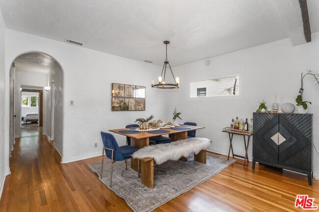 Building Photo - 11208 Kling St