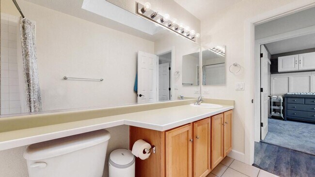 Building Photo - Beautiful Home in the Ridge Crest Neighbor...