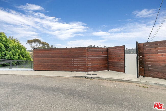 Building Photo - 2610 Corralitas Dr
