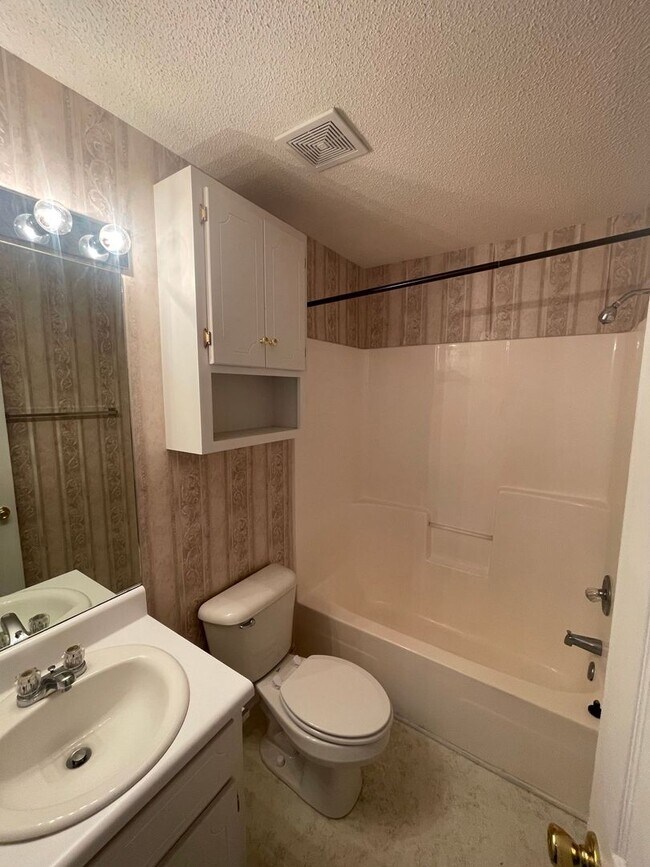 Building Photo - 143 S Spring View Dr