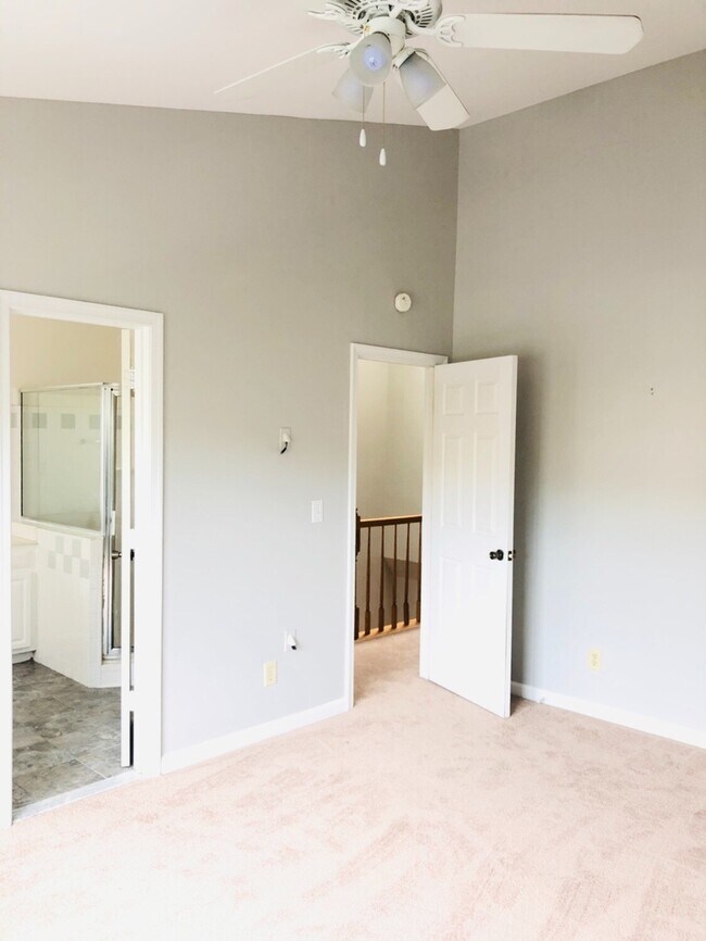 Building Photo - STAFFORD TOWNHOUSE - HANDY TO QUANTICO, SH...