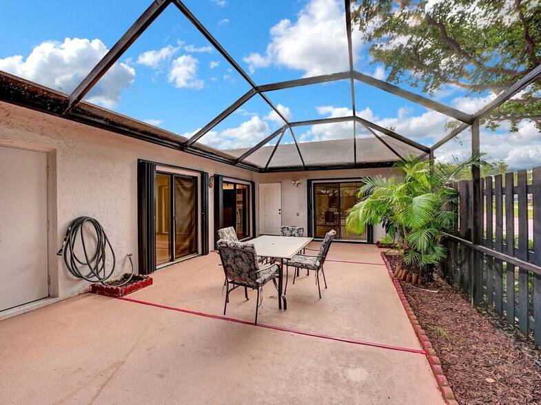 Building Photo - 1165 Summit Trail Cir