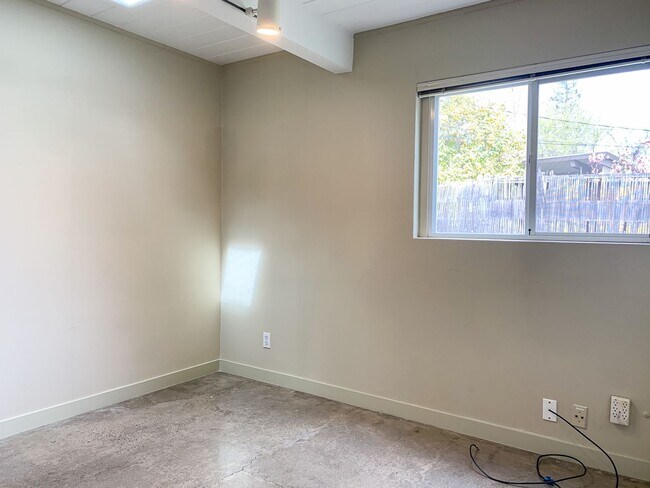 Building Photo - Custom Designed Modern 3 Bedroom Eicher in Palo Alto!