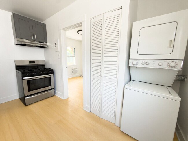 Building Photo - 4730 St Charles Pl