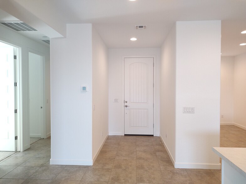 Building Photo - 6317 W Raymond St