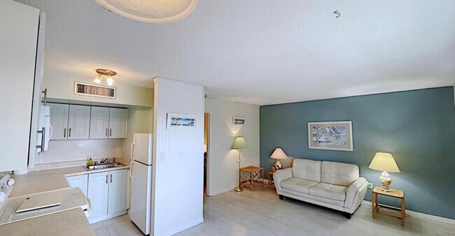 Building Photo - 1200 Colonnades Dr