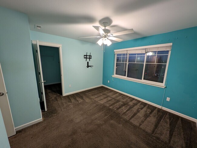 Building Photo - Almost 2500 SQ Feet of Space for ALL of your needs! Avail for Rent in Bremerton!