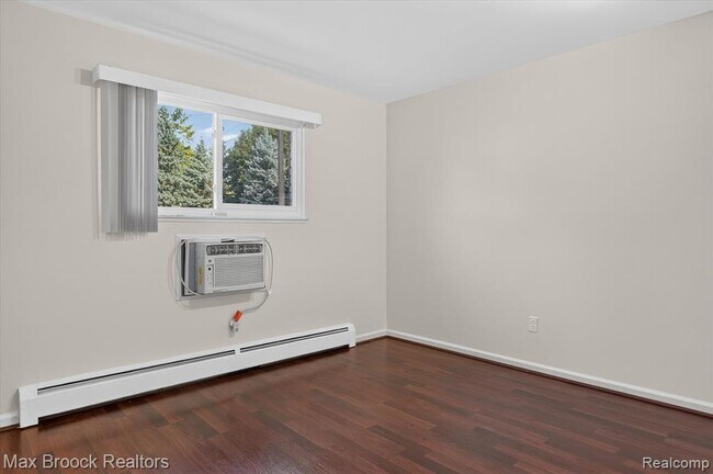 Building Photo - 100 W Hickory Grove Rd