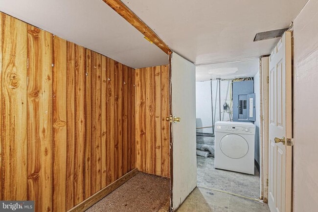 Building Photo - 208 S East Ave