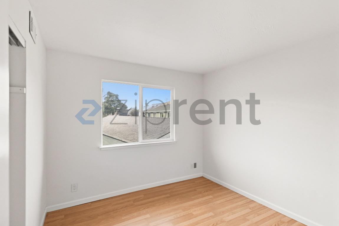 Building Photo - Unit
