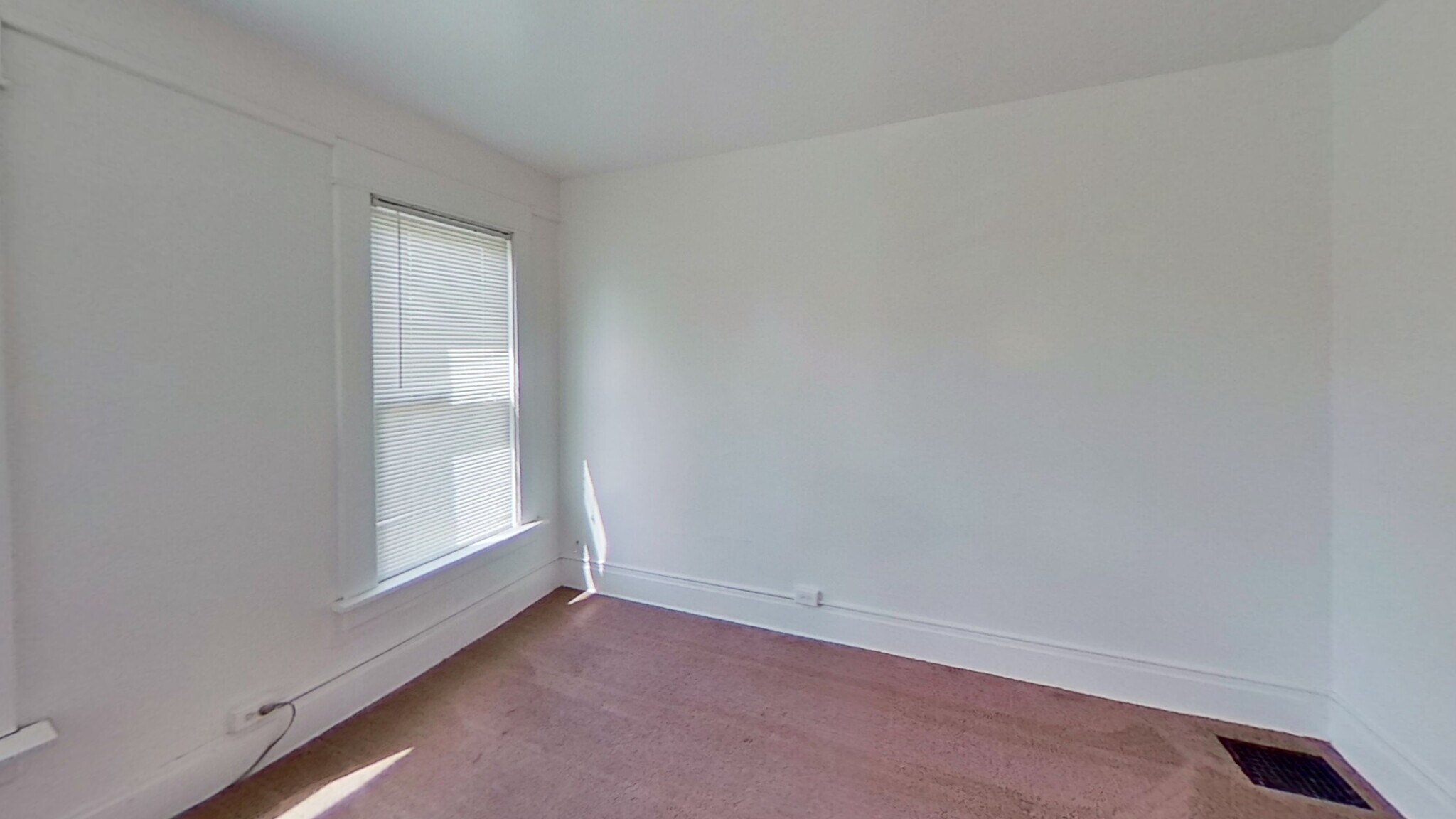 Building Photo - 324 E 20th Ave