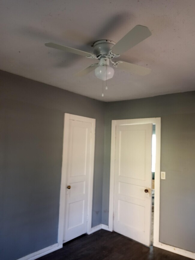 Building Photo - 210 Eisenhower St