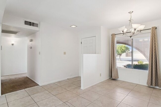 Building Photo - 2213 S Saratoga