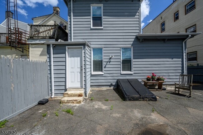 Building Photo - 257 S 8th St