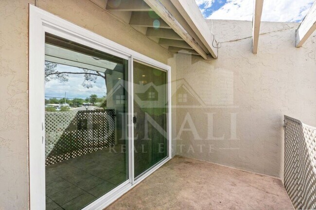 Building Photo - 822 S Langley Ave