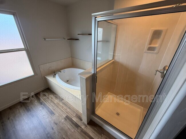 Building Photo - 927 Tieran Ct NE