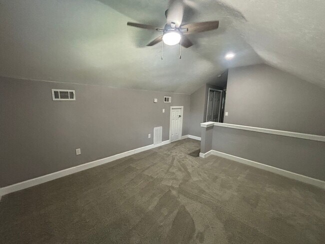 Building Photo - Beautifully Remodeled Home / Plenty of Add...