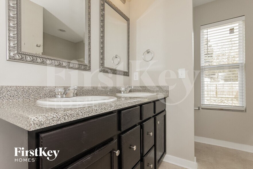 Building Photo - 4908 Gibbons Link Rd