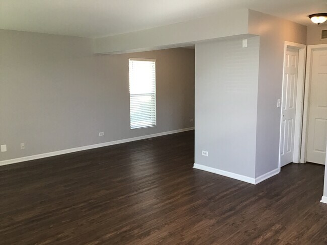 Building Photo - 1559 Parkside Dr