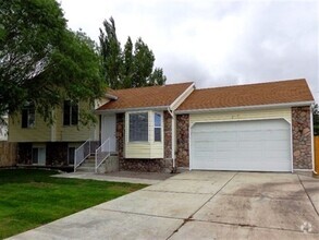 Building Photo - 2964 S Fetzer Dr
