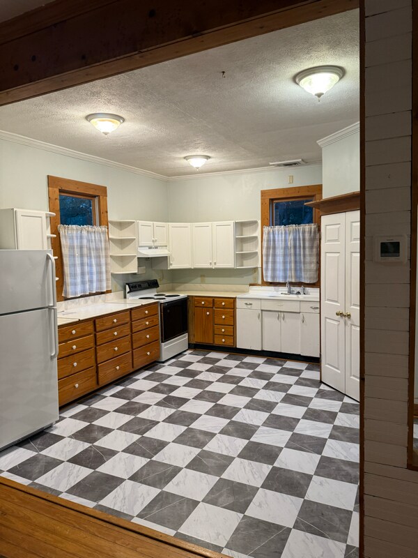 Building Photo - 162 Johnson St