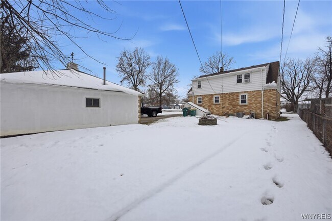 Building Photo - 3667 Fuller Ave