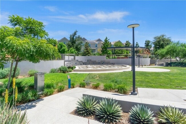 Building Photo - 156 Chorus