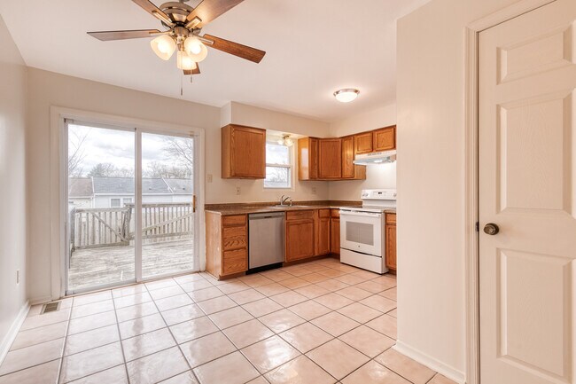 Building Photo - 625 Glynock Plz