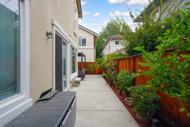 Building Photo - 5884 Cedarwood Cmn