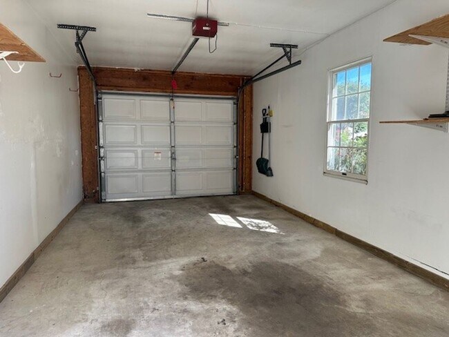 Building Photo - 2033 A Raleigh Rd