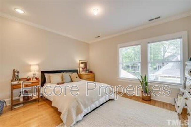 Building Photo - 1002 Monmouth Ave