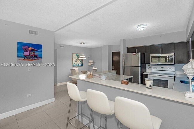 Building Photo - 1500 Bay Dr E