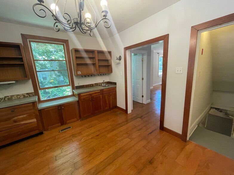 Kitchen - 210 Mannion Ave
