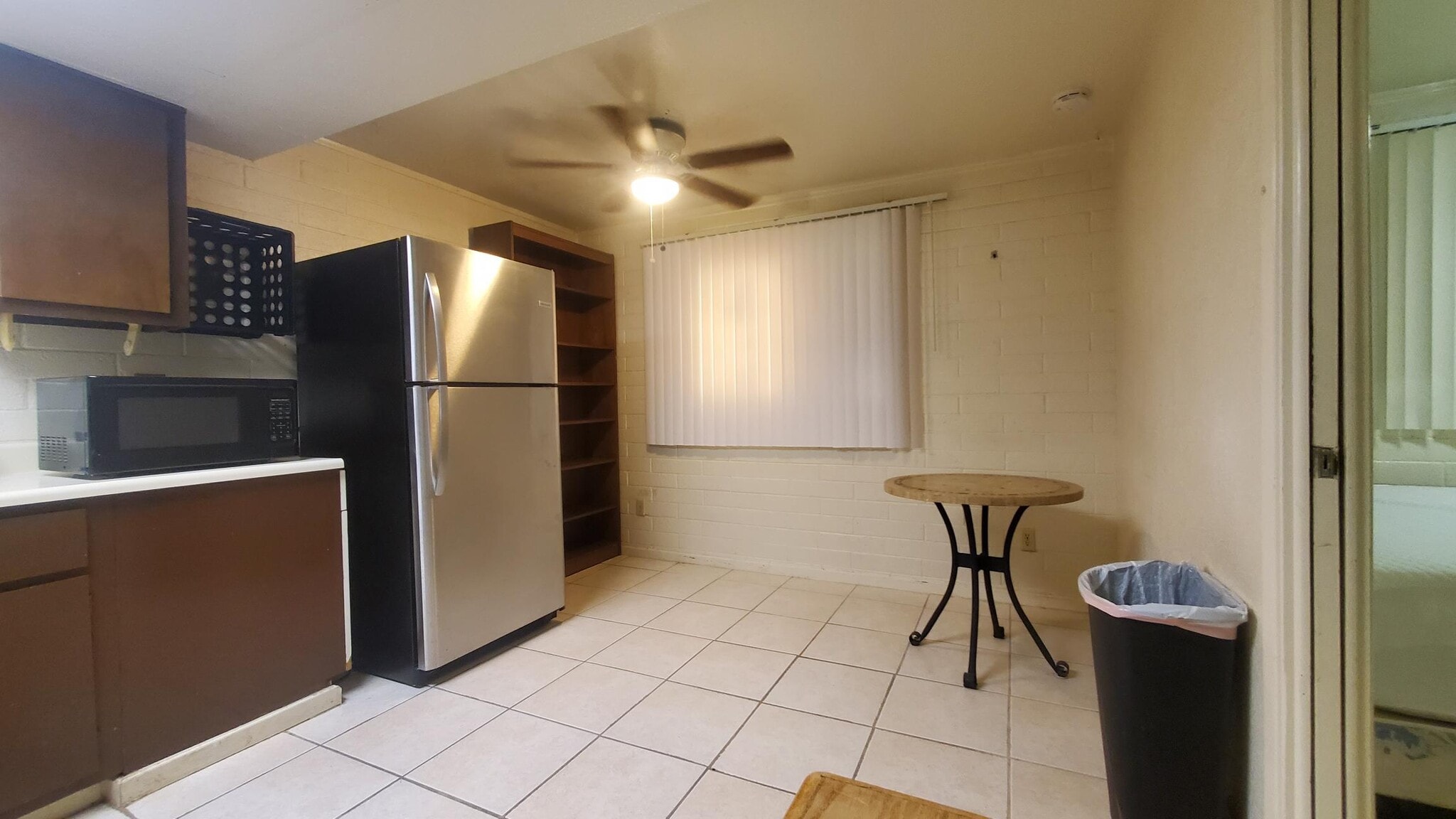 Building Photo - 822 W Rocalla Ave