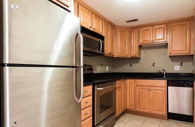 Building Photo - 2456 Massachusetts Ave