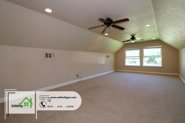 Building Photo - 4750 Pheasant Dr