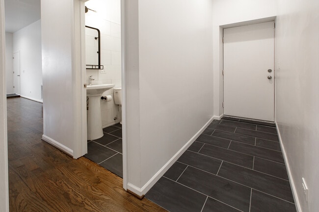 Building Photo - 2216 W Taylor St