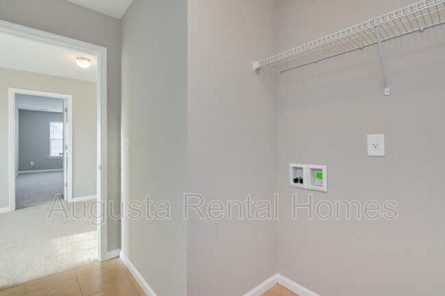 Building Photo - 733 Keyes Dr