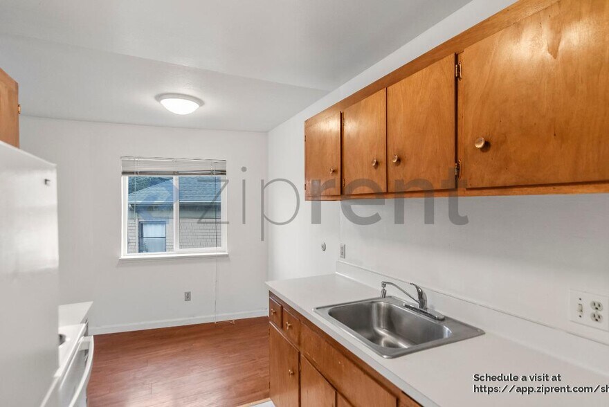 Building Photo - 321 Athol Ave