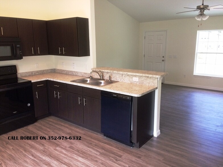 Building Photo - 4100 Holly Hl