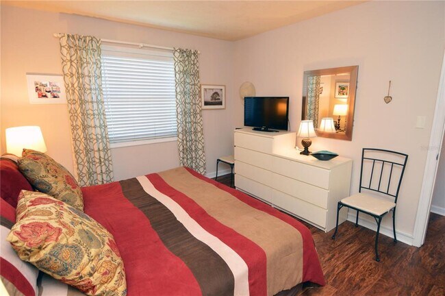 Building Photo - 3889 Pompano Dr SE