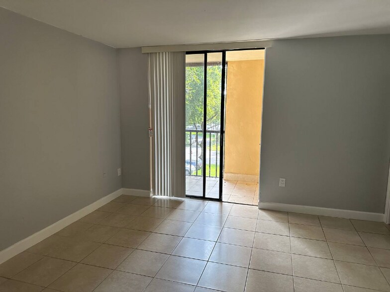 Building Photo - 8310 SW 133rd Ave