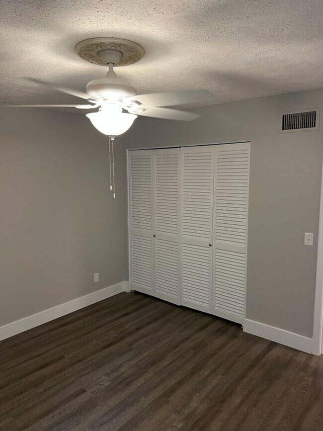 Building Photo - Gorgeous Home in the Heart Hinesville